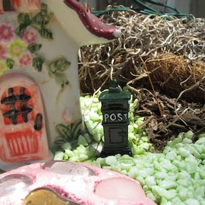 Miniature Fairy Garden Mail Box Post Letter Box Standing Resin Vintage Look Accessory Supply Green