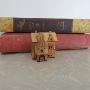 What a Cutie Tiny Miniature Wood Veneer 1/12 Scale Dollhouse House Box Ring Box Accessory Supply