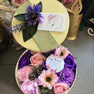 Soap Flowers In Pearlescent Hat Box - Lilac