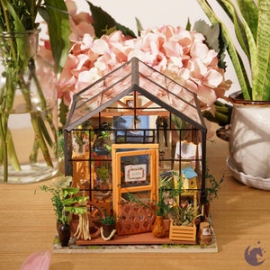 Cathy's Flower House - Greenhouse Miniature with LED Lights - Robotime Rolife 1:24 DIY Furnished Dollhouse Diorama Craft Kit