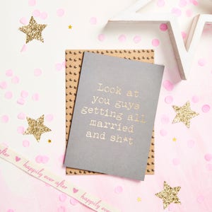 Kijk naar uw jongens krijgen alle getrouwd en sh * t...  Wedding Card