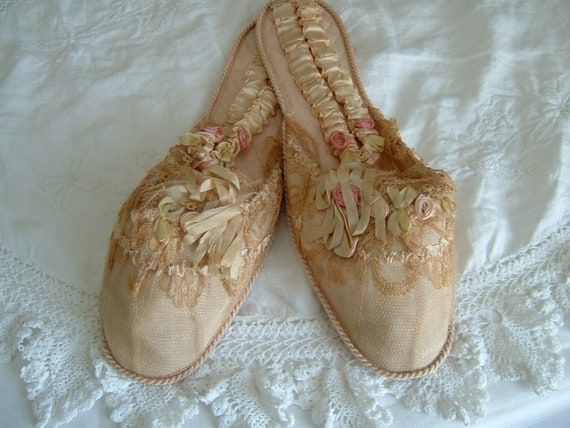 A stunning Pair of Edwardian Boudoir Slippers/Ribb