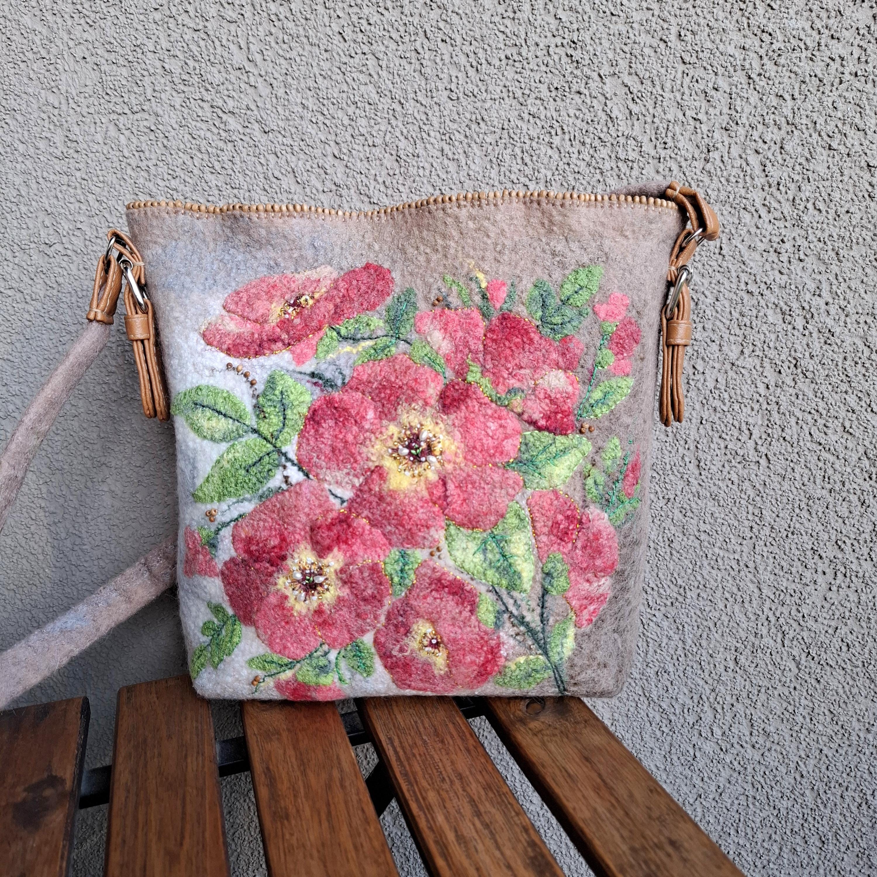 Marka Wyroby Wełniane EVA Women Felt Shoulder Bag with Velcro Closure