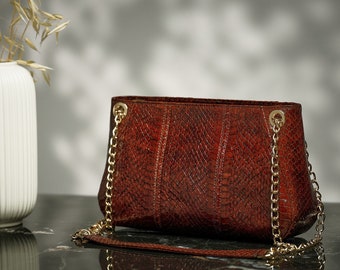 Handmade Python Leather Shoulder Bag: Exotic Gold Chain Crossbody