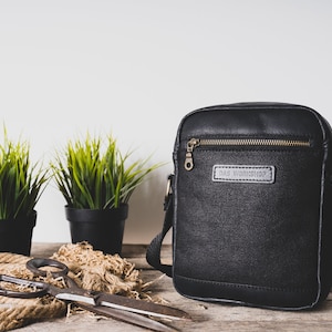 Sac à bandoulière noir, sac pour homme en cuir, sac à bandoulière en cuir, cadeau d'anniversaire