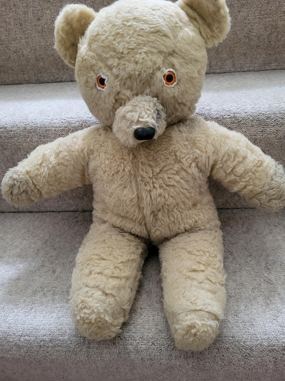 Osito de peluche antiguo y triste que necesita reparación y - Main Image