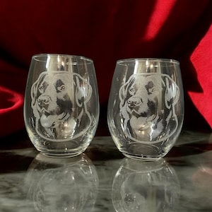 Black or chocolate Labrador Retriever glassware, perfect gift for Lab people, Labrador lovers. Offered in wine, stemless or rocks glasses!