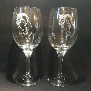 2 beautiful horse lovers engraved wine glasses