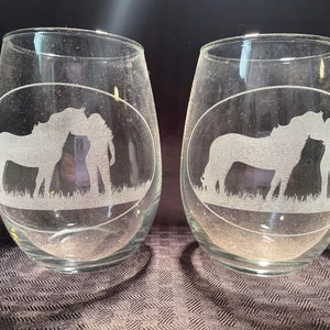 2 Beautiful horse lovers etched engraved stemless wine glasses! Engraved glassware!