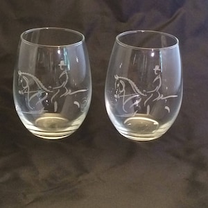 Horse Wine Glass! 2 dressage horse design regular or stemless etched engraved wine glasses!