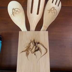 Bamboo utensil caddy engraved with a beautiful horse picture. Includes three utensils.