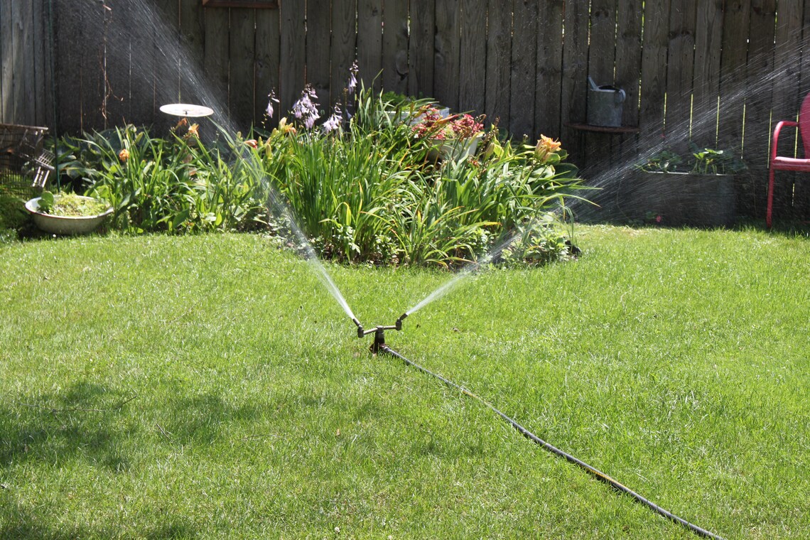 Artesano Rociadores de césped de hierro fundido | Etsy