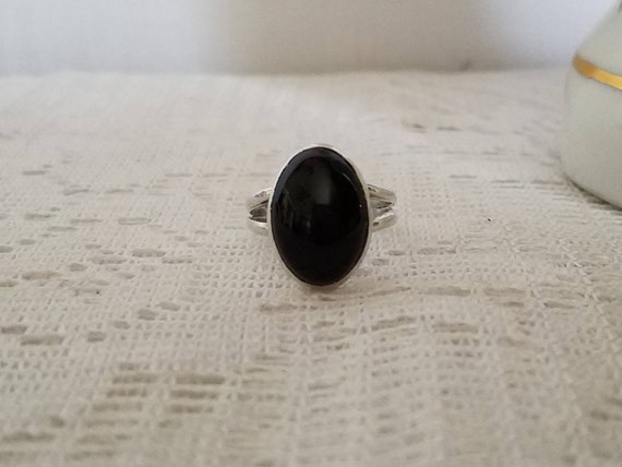 Vintage Navajo Silver and Black Onyx Ring - image 3