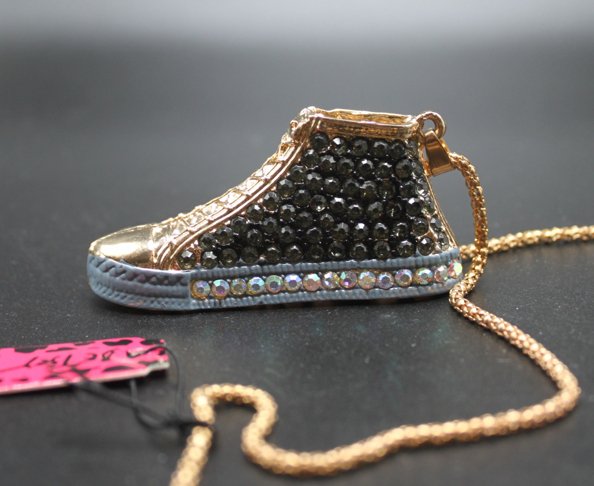 GRAND SLAM WALLET ON CHAIN CREAM | Betsy Johnson ⚾️ main image 1