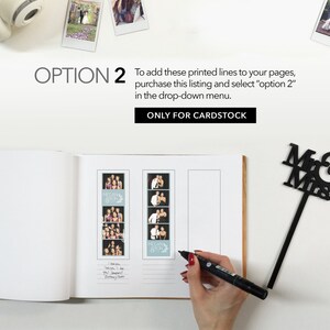 Puede incluir: Un &aacute;lbum de fotos blanco con l&iacute;neas negras para tiras de fotos. El &aacute;lbum est&aacute; abierto en una p&aacute;gina con dos tiras de fotos ya colocadas en el &aacute;lbum. El &aacute;lbum est&aacute; sobre una superficie blanca con un letrero negro de "Mr & Mrs" y un marcador negro.
