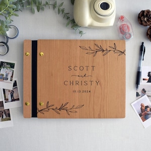 Libro degli ospiti per matrimonio in legno rustico con design a foglia di alloro e ramo d'ulivo - Libro degli ospiti per matrimonio personalizzato