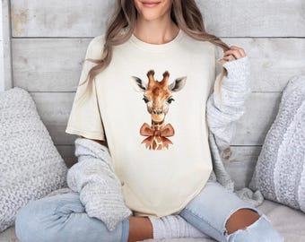 Cute Giraffe Shirt,  Safari Outfit, Bow Coquette Tee, Zoo Animal T-shirt, Trendy Animal Shirt, Giraffe Gift Shirt, Safari Animal Crewneck