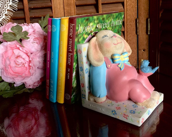 Easter Bunny Rabbit Children Bookend Pink Animal Shelf Statue Fairy Tale Sculpture Decor Bookworm Kids Desk Gift Teacher Librarian Writer