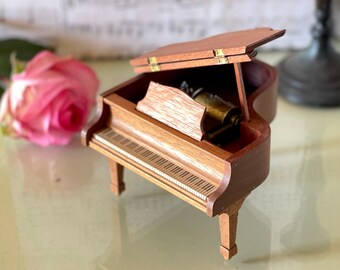 Suisse boîte à musique piano à queue instrument à remontage en bois art en bois studio de musique cadeau professeur musicien étagère déco cadeau saint valentin romantique