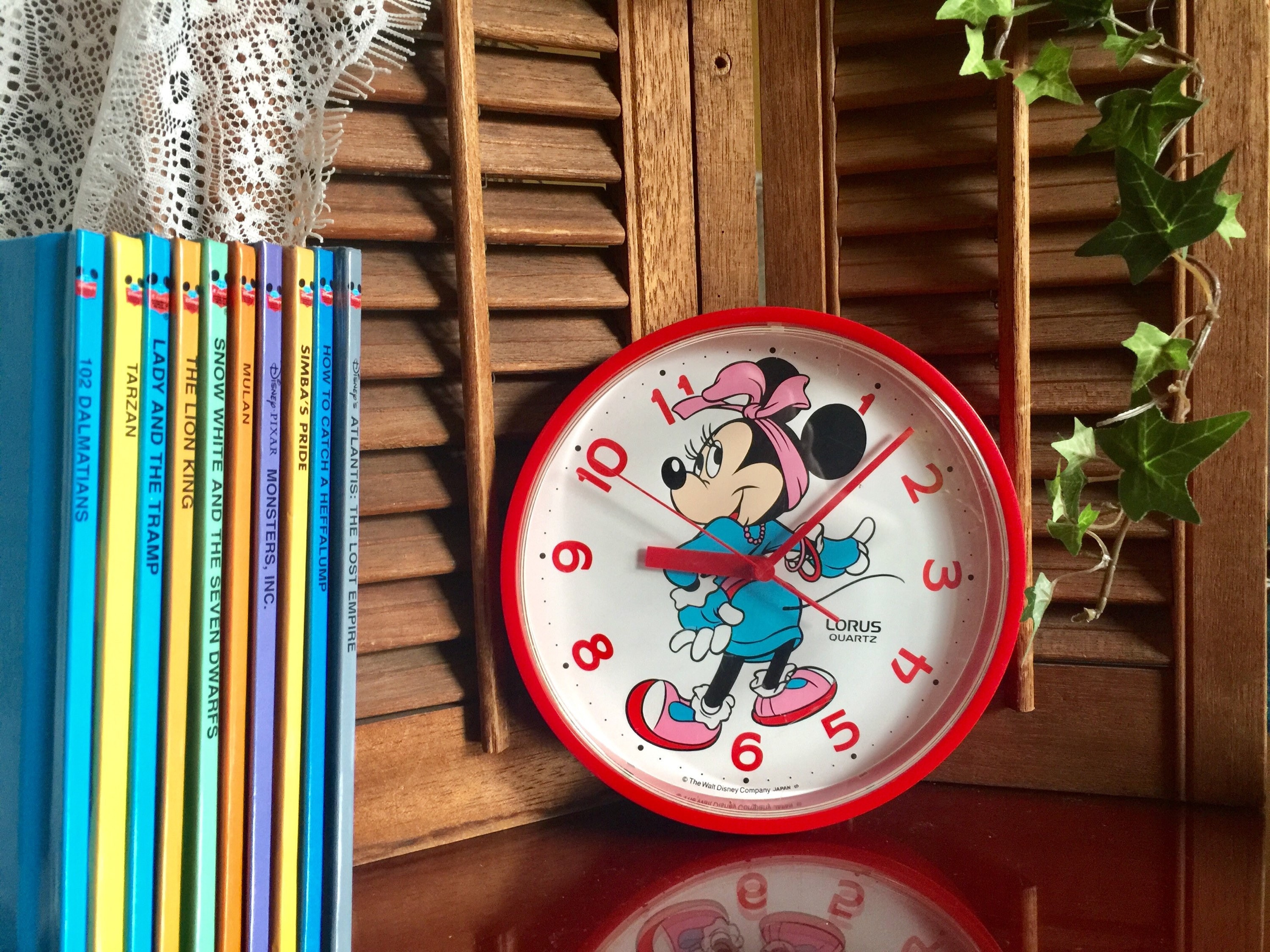 Minnie Mouse Wanduhr rot Disney klassische Cartoon Kinder Zimmer Dekor  Mädchen Kleinkind Geschenk Geburtstag Lorus Quarz Japan Kinder Schlafzimmer  Vintage - .de