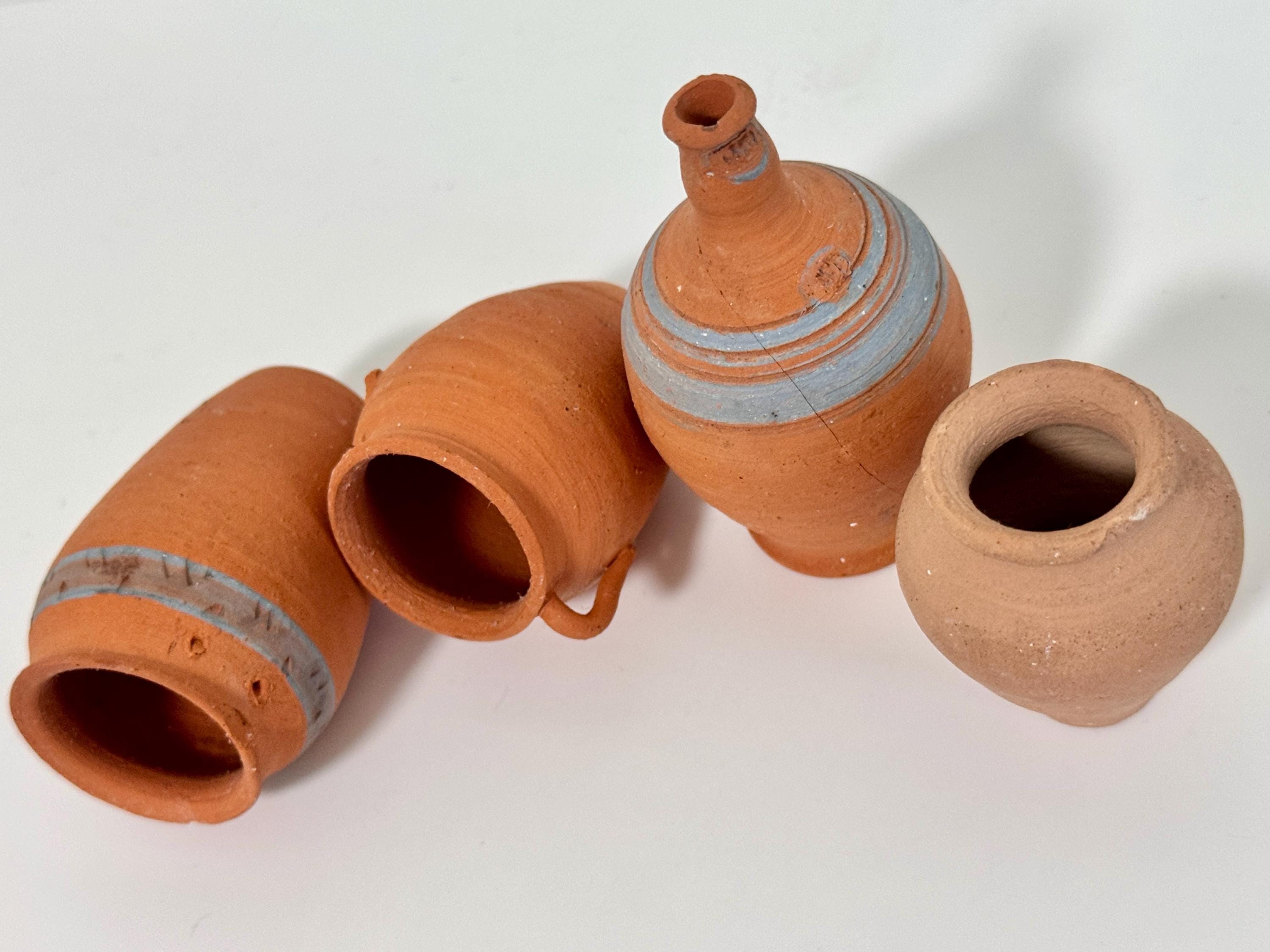 ザクロのアルメニア陶器、小さな陶器、粘土の手回し壺、壷、テラコッタ 