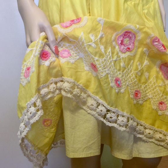 Yellow Cotton Midi Pleated Skirt Pink Floral Patch Stitching Yellow Cotton Midi Pleated Skirt Pink Floral Patch Stitching