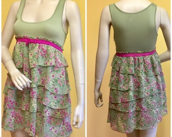 Fuchsia Pink Floral Dress Magenta Blumenmädchen Tiered formal Abend Urlaub Teenager Geburtstag Party Hochzeitskleid Stretchy Green Ärmellos
