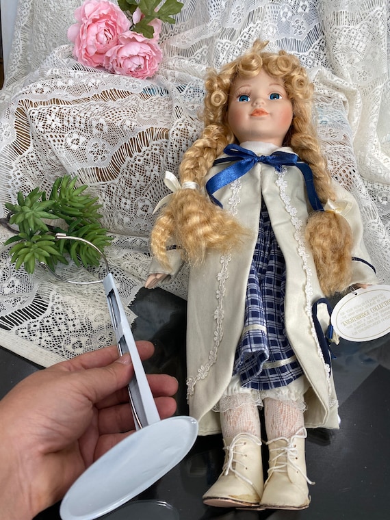 Dolls with braids top