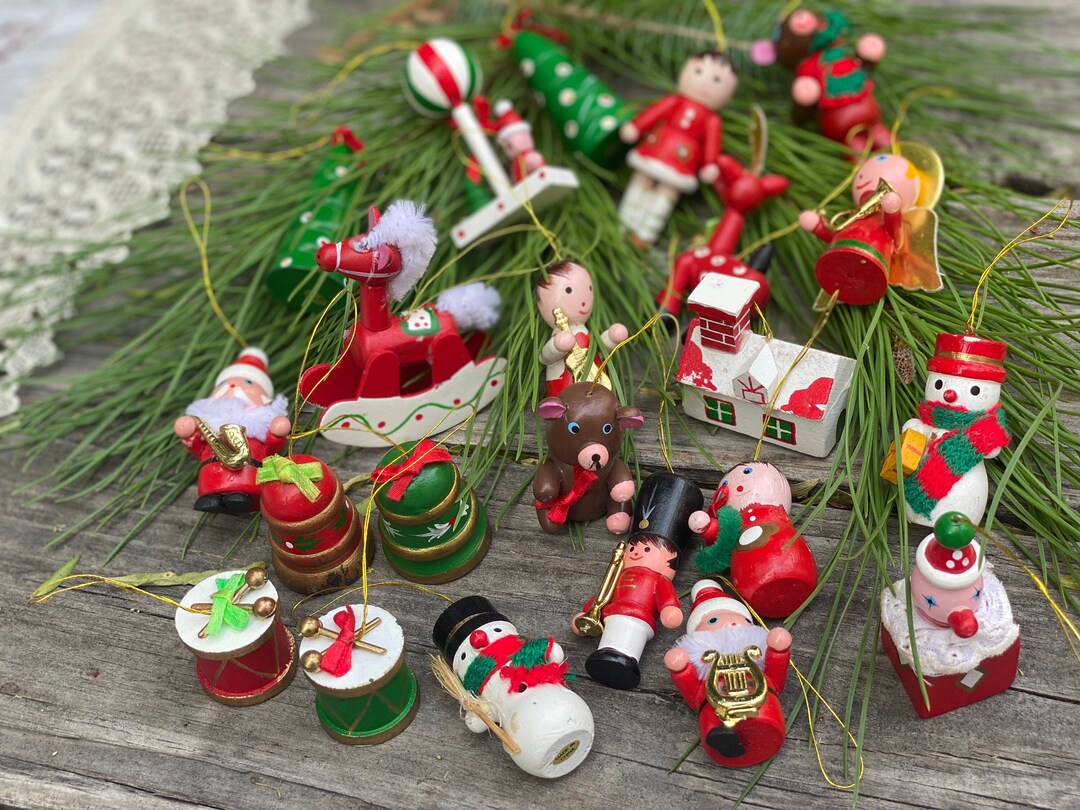 Miniature christmas ornaments discount