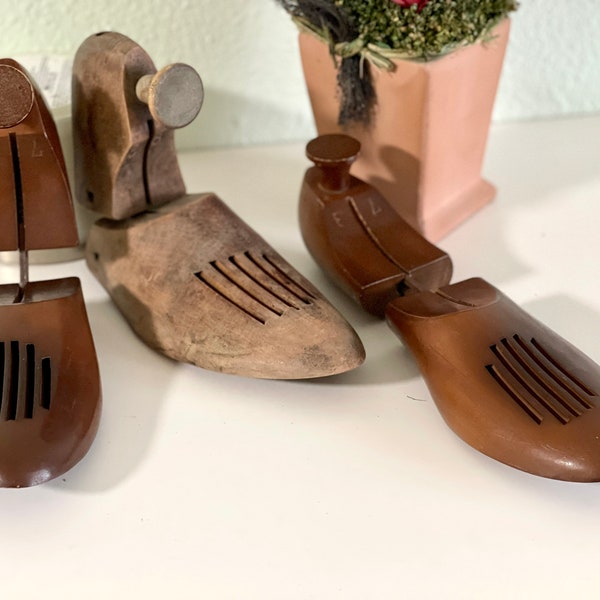 Vintage Wooden Shoe Form 1950s Antique Shoe Mold Industrial Art Shelf Decor Decorative Wall Hook Hanger Retro Hinged Shoe Stretcher Gobbler