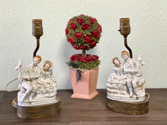 1950s Leviton Porcelain Lamp Colonial Couple Musician Statue