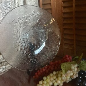 Clear Glass Serving Platter Grape Leaf Textured Fruit Appetizer Cheese Dish Garden Centerpiece Party Snack Tray Wedding Bridal Shower Gift