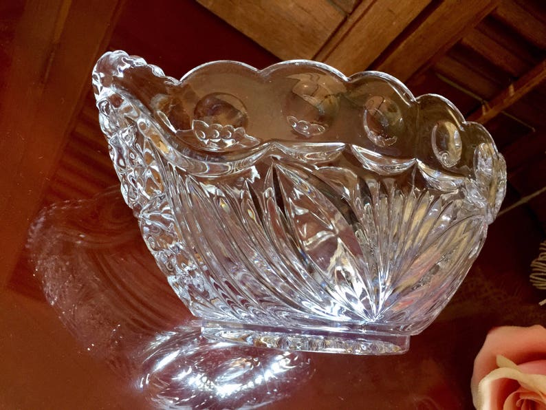 Crystal Candy Bowl Boat Vase Scalloped Hand Cut Kitchen Snack Fruit Glassware Wedding Centerpiece Anniversary Bridal Shower Gift for Mom