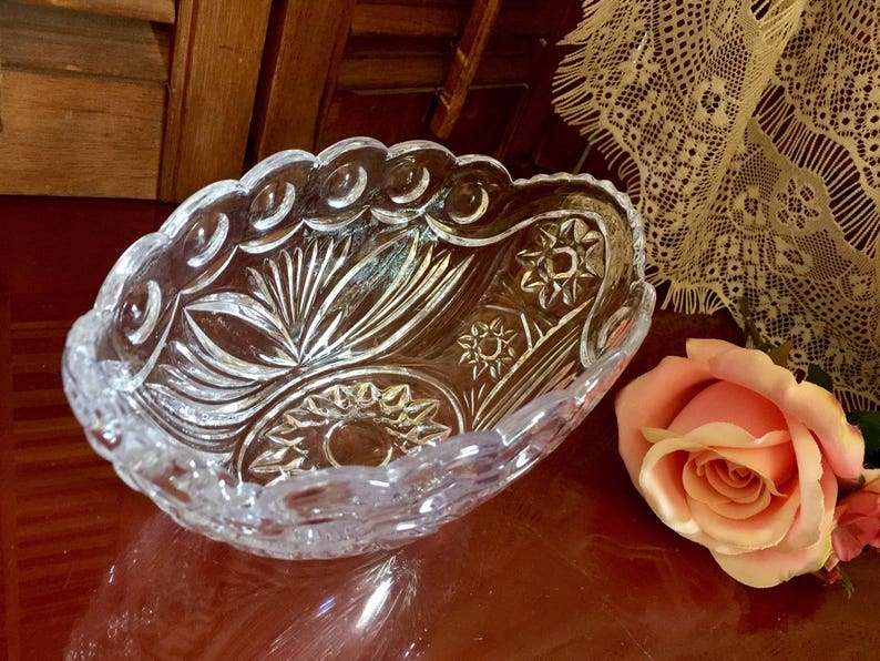Crystal Candy Bowl Boat Vase Scalloped Hand Cut Kitchen Snack Fruit Glassware Wedding Centerpiece Anniversary Bridal Shower Gift for Mom