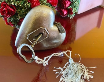 French Skeleton Key Heart Love Lock Ornament Romantic Gift Symbolic Door Hanger Victorian Vanity Decor Gothic Wedding Bride Groom Newlywed