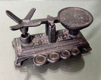 Cast Iron Scale Paperweight Antique Rustic Metalcraft Miniature Balance Weight Figurine 40s Minimalist Industrial Kitchen Collectible Office