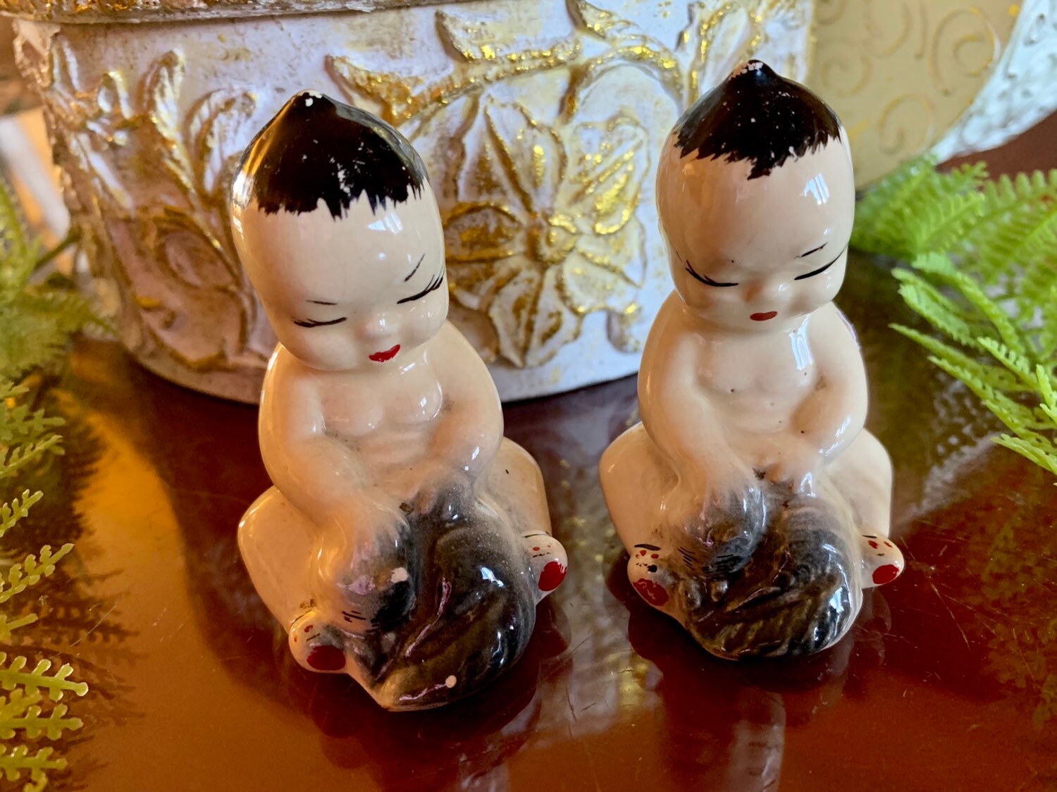 Armenian solt /& pepper shaker set hand painted armenian girl and boy