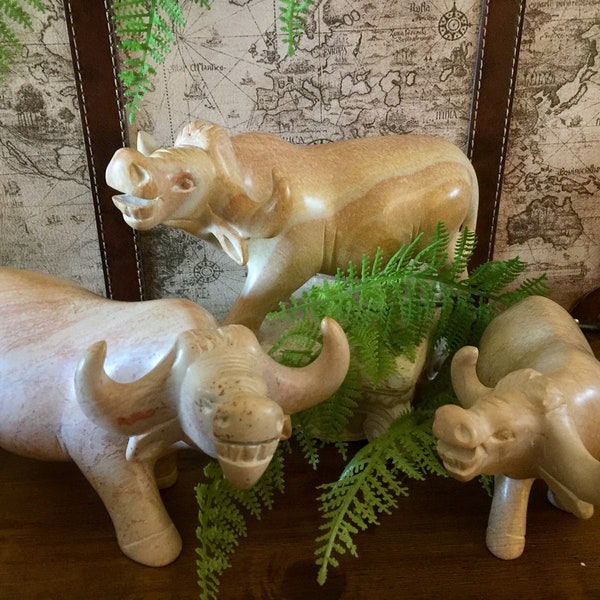 Statues animales de pierre à savon Africaine Grande eau Buffalo Warthog En voie de disparition Safari Wild Rhinoceros Sculpture Bookshelf Office Desk Home Decor