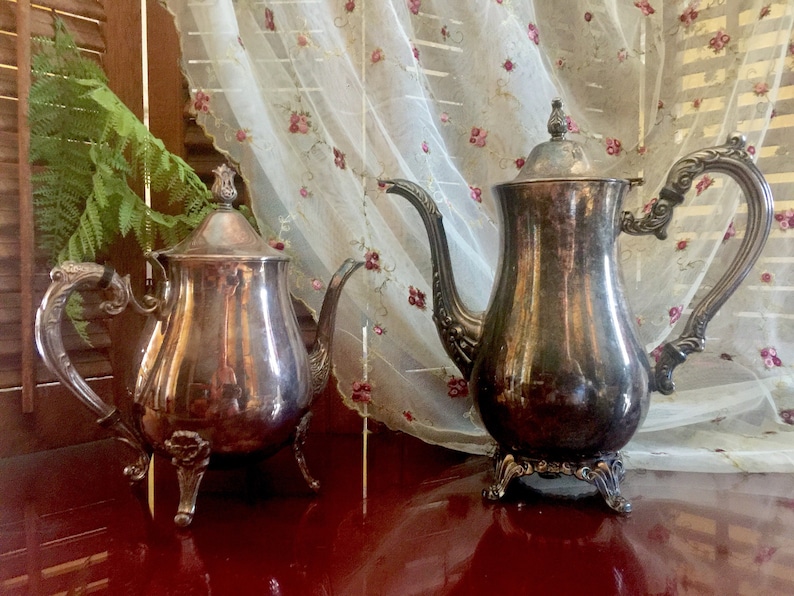 Silverplated Teapot Footed Repouss\u00e9 Ornate Jug Metal Pitcher Finial Lid Bed Breakfast Condiment Victorian Wedding Decor Tea Coffee Serving