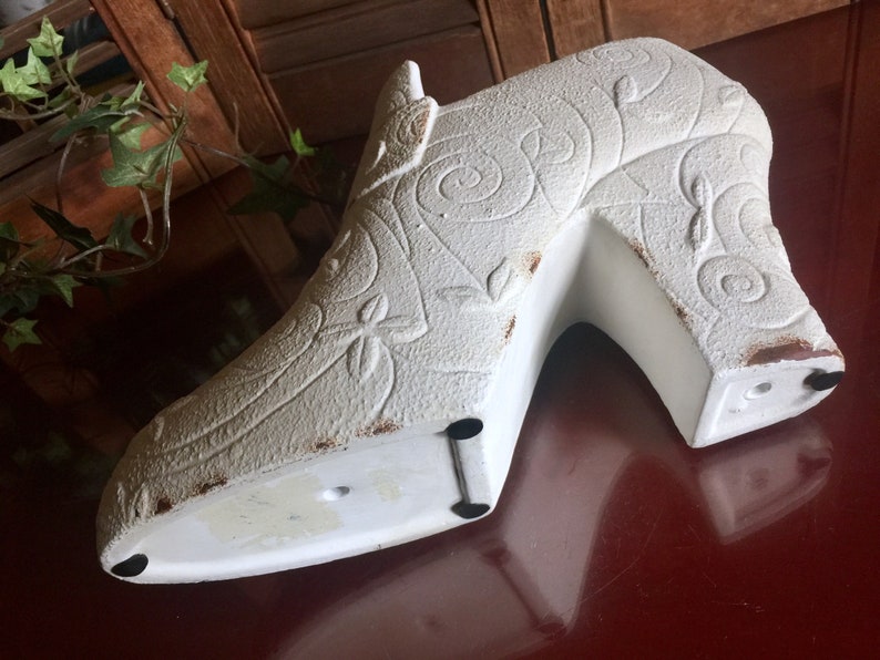 Ceramic Shoe Planter Victorian Succulent Garden Decor Rustic Baroque Ivory Vase Vessel Outdoor Floral Arrangement Party Large Centerpiece