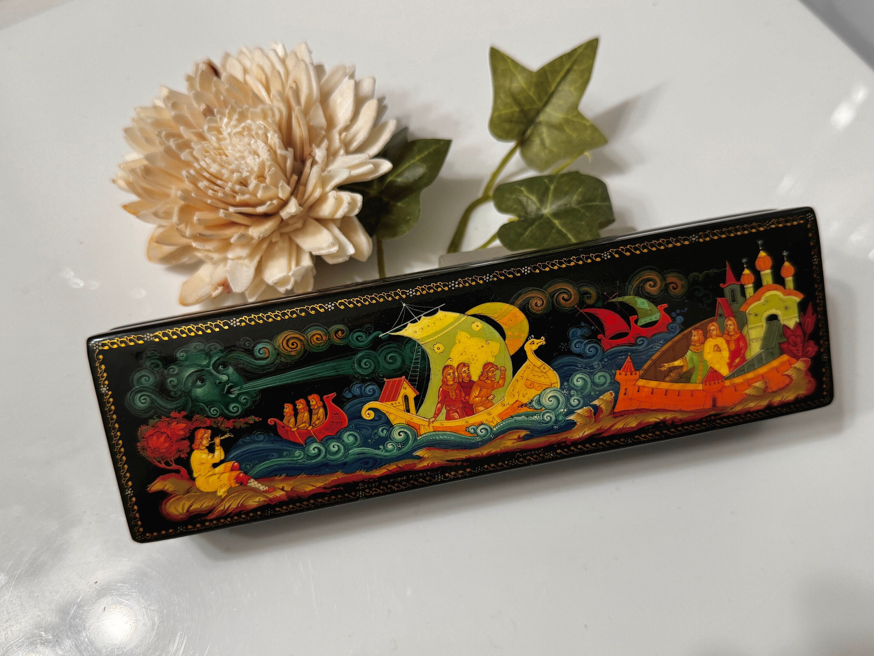 洋書 Russian Lacquered Miniatures Vintage Russian Lacquer Box, Miniature Hand Painted Box