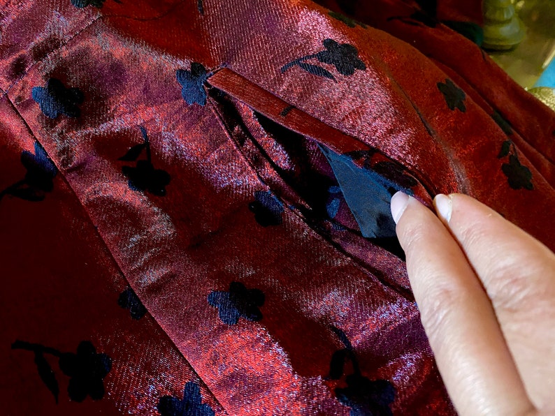 Burgundy Red Vest Chinese Collar Mandarin Paris Vanex Shimmery Fabric Floral Formal Sleeveless Jacket Button Pockets Boho Blazer Cheongsam