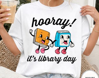 ¡Hurra! Es el Día de la Biblioteca. Camiseta de regalo para amantes de los libros. Camiseta para aficionados a la lectura. Ropa para ratones de biblioteca. Camiseta de la escuela. Camiseta Comfort Colors®.
