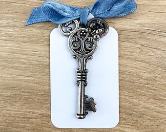 Customizable place card disney key - silver