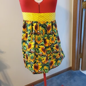 Reversible Sunflower pattern apron