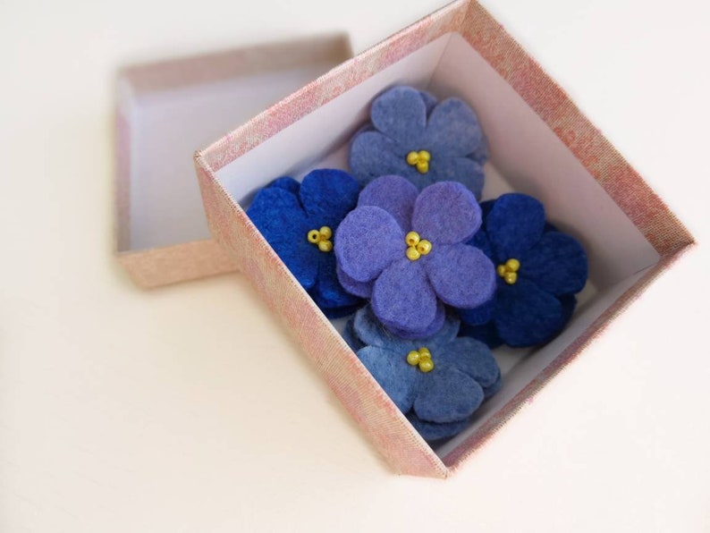 Mother/'s day Felted wool flowers Felt flower pin Felt flower brooch Wool flowers Felted brooch Blue Felt Brooch Wool Jewelry