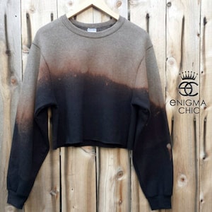 Felpa corta Boho Ombré, felpa corta personalizzata unica nel suo genere, felpa corta invecchiata realizzata a mano da Enigma Chic