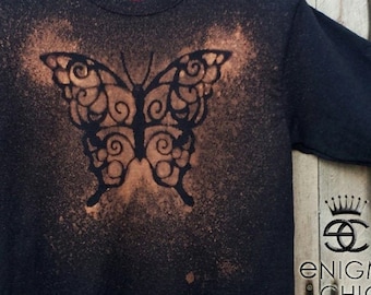 Boho Butterfly Tee Único en su tipo, Camiseta de mariposa monarca, Camiseta de mariposa angustiada el enigma chic original