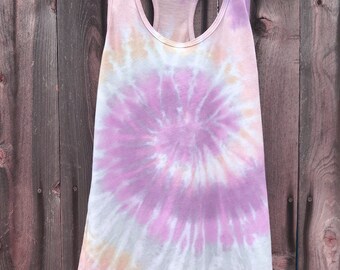 Sunset Rose Spiral Tie Dye Tank Top, Pink Tie Dye Tank Top, One of a Kind Tank Top, Pink Racerback Tank Top di Enigma Chic