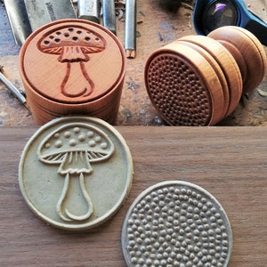 MUSHROOM CORZETTI PASTA Stempel = 1 Griff + 1 "Pilz" Stempel handgedreht, handgeschnitzt, in Ahorn Chiantishire, nur meine Hände, italienisches Geschenk